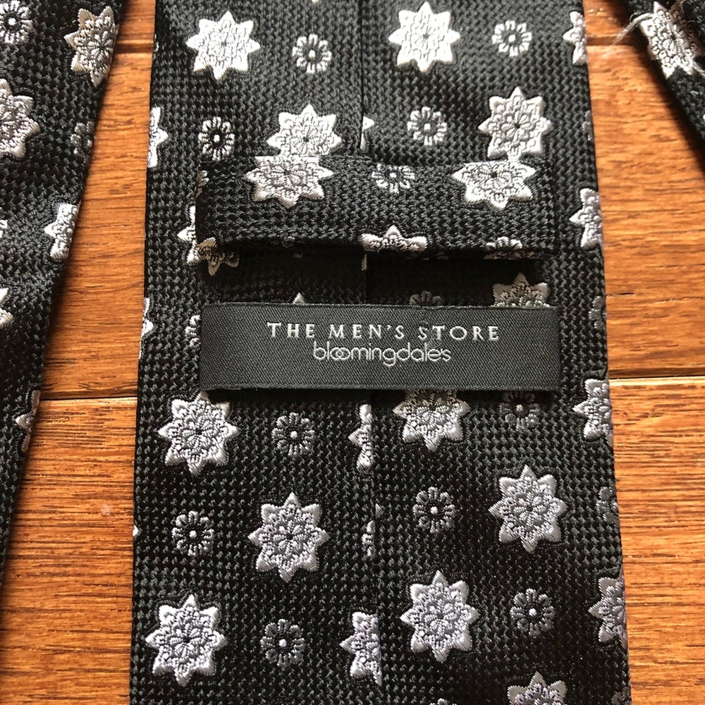 EUC Bloomingdales Men’s Tie